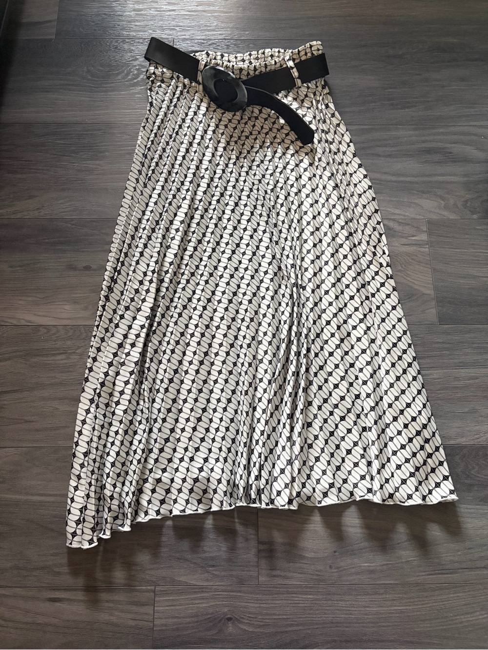 Black and White Pleated Midi Skirt with Belt